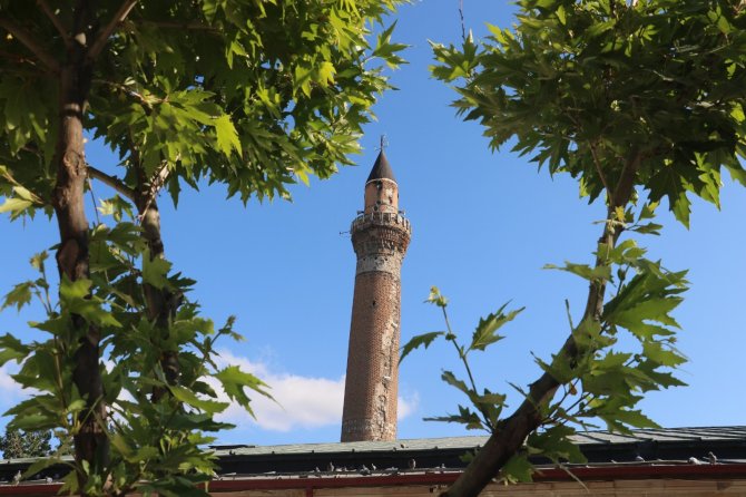825 Yıllık Sivas Ulu Camii’nin Restorasyon Çalışmalarına Eğik Minaresinden Başlanacak