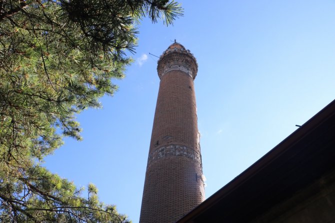 825 Yıllık Sivas Ulu Camii’nin Restorasyon Çalışmalarına Eğik Minaresinden Başlanacak