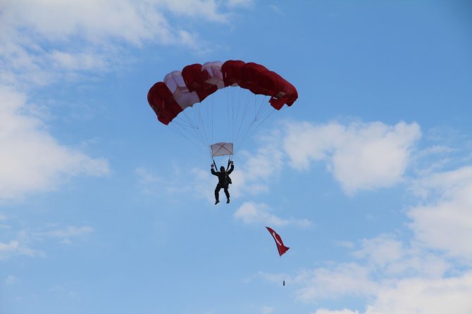Elazığ’da Skyfest Etkinliği Renkli Görüntüler Oluşturdu