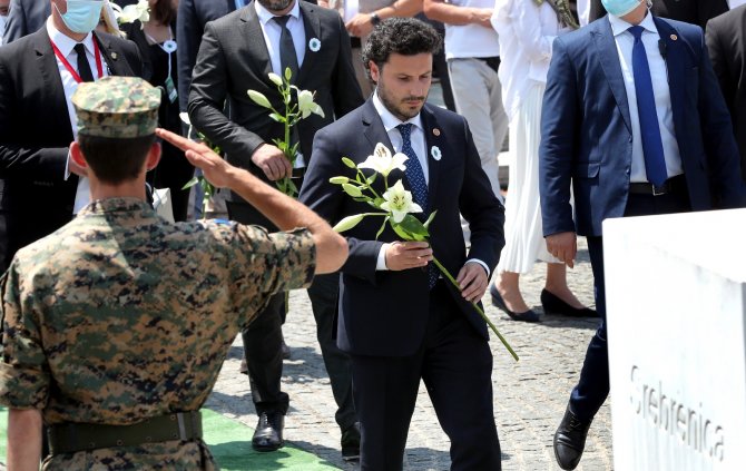 Srebrenitsa Soykırımının 19 Kurbanı Toprağa Verildi