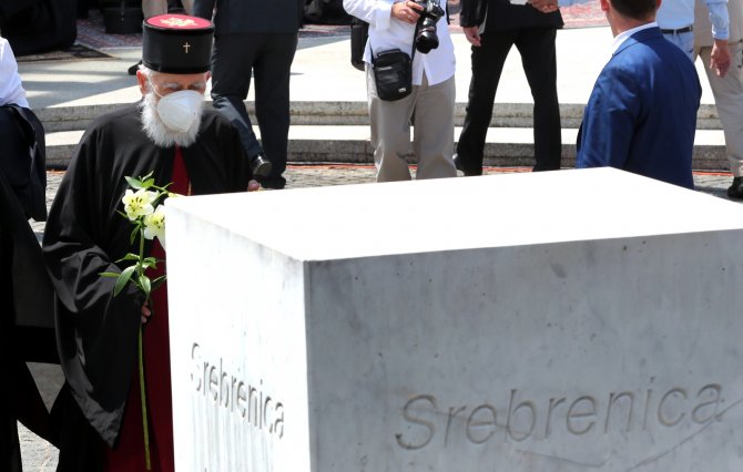 Srebrenitsa Soykırımının 19 Kurbanı Toprağa Verildi