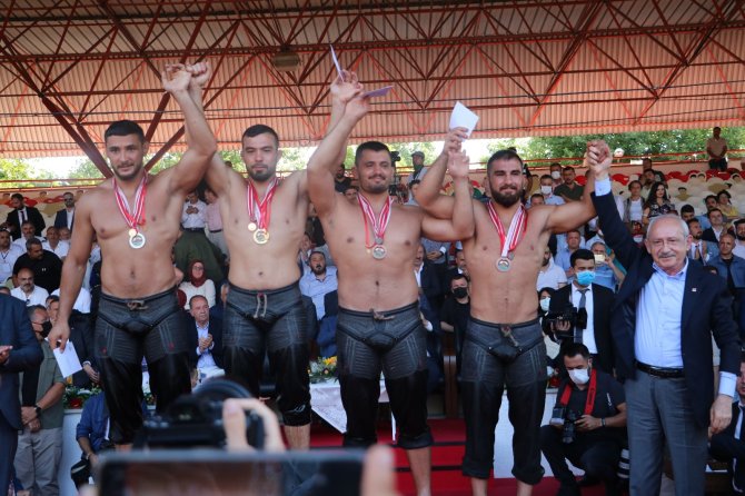 Başpehlivan Gürbüz’e Altın Kemeri Tbmm Başkanı Şentop Taktı