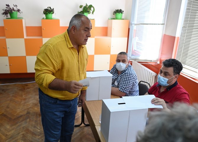 Bulgaristan’daki Erken Seçimde, Borisov’un Partisi Gerb Az Farkla Önde
