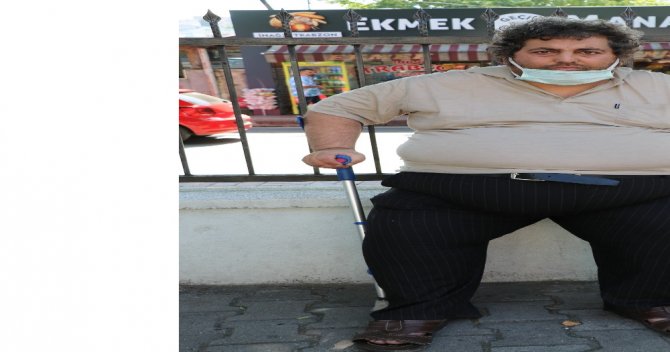 Evden Kovulduğunu İddia Eden Engelli Şahıs Cadde Ortasında Hüngür Hüngür Ağladı
