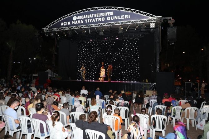 Akçaabat Belediyesi 2. Açık Hava Tiyatro Günleri Sona Erdi