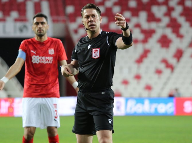 Süper Lig’in Yeni Sezonunda Görev Yapacak Hakemler Açıklandı