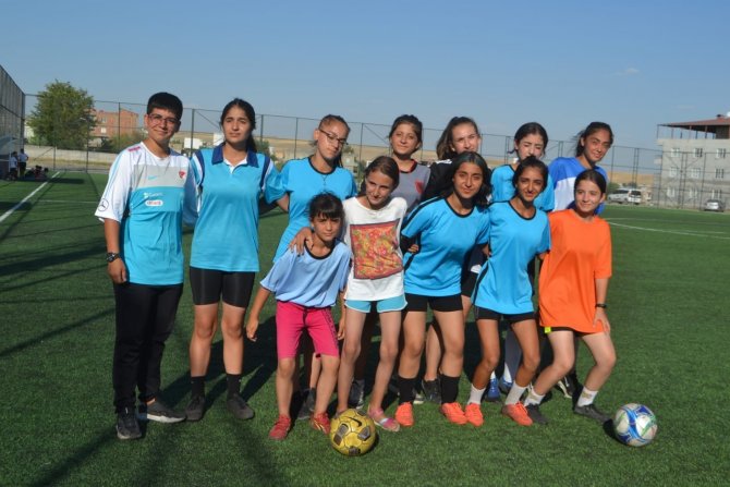 Batman’ın İlk Kadın Futbol Başkanı Ve Antrenöründen Spor Severlere Çağrı