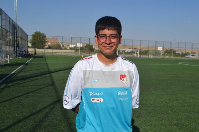 Batman’ın İlk Kadın Futbol Başkanı Ve Antrenöründen Spor Severlere Çağrı