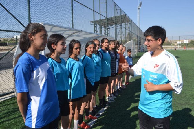 Batman’ın İlk Kadın Futbol Başkanı Ve Antrenöründen Spor Severlere Çağrı