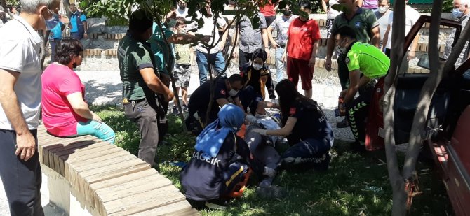 Çorum’da Otomobil Çocuk Parkına Daldı: 1 Yaralı