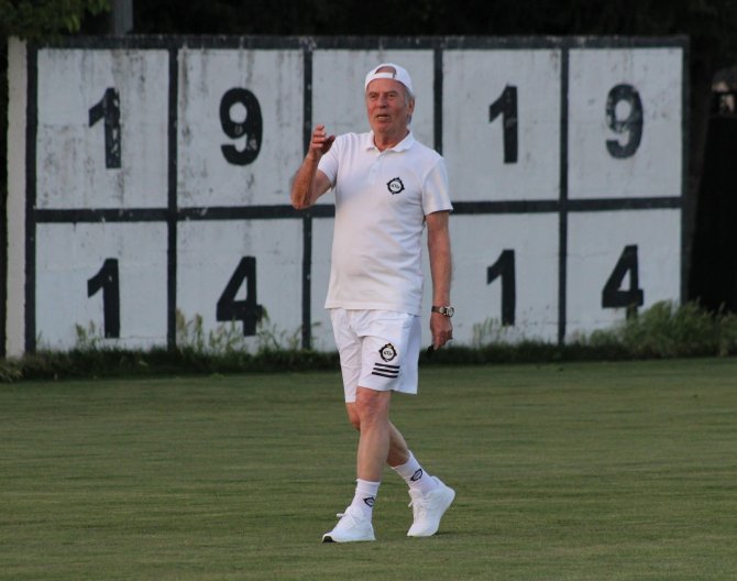 Altay’da Mustafa Denizli Sahaya İndi