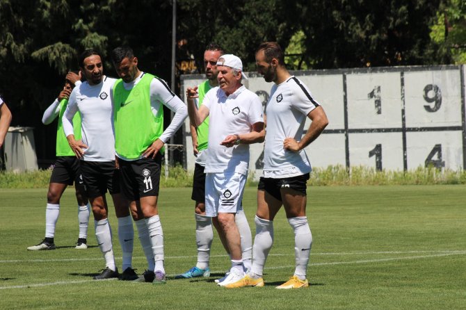 Altay’da Mustafa Denizli Sahaya İndi