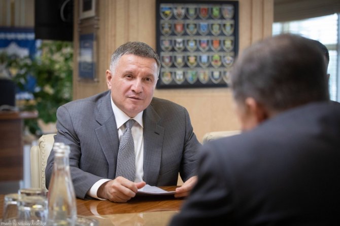 Ukrayna İ̇çişleri Bakanı Avakov İstifa Etti