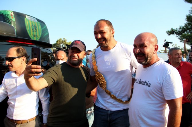 Başpehlivan Gürbüz, Memleketinde Coşkuyla Karşılandı
