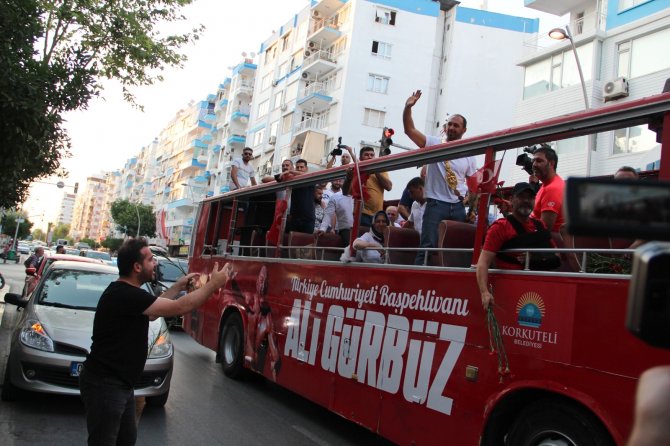 Başpehlivan Gürbüz, Memleketinde Coşkuyla Karşılandı