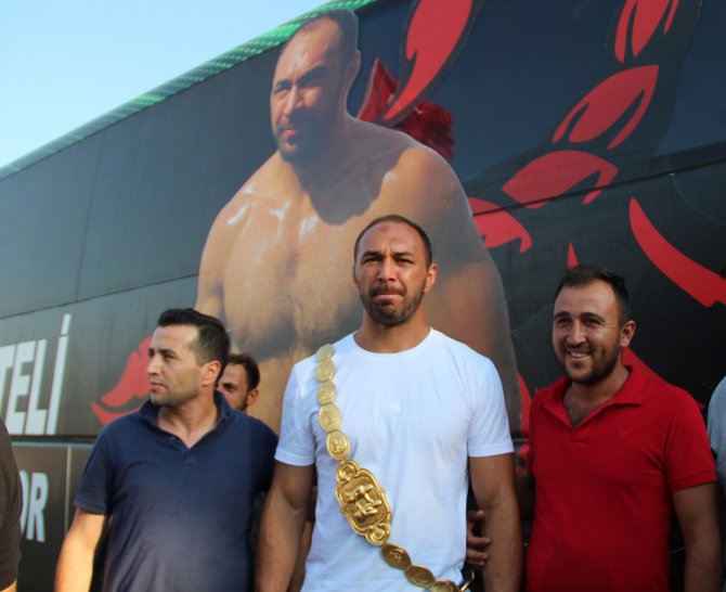 Başpehlivan Gürbüz, Memleketinde Coşkuyla Karşılandı