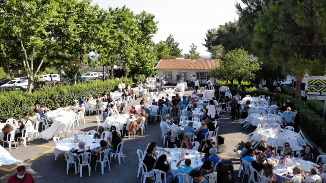 Pendik Devlet Hastanesi Bahçesinde Sağlık Çalışanları İçin Moral Yemeği