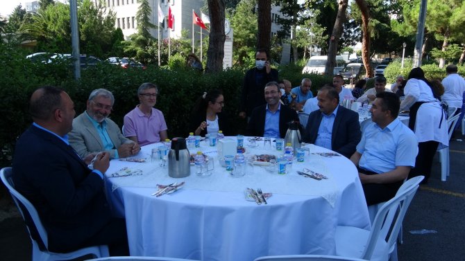 Pendik Devlet Hastanesi Bahçesinde Sağlık Çalışanları İçin Moral Yemeği