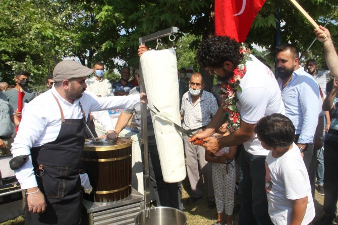 Konyalı Pehlivan İ̇smail Koç Memleketinde ’Şampiyon’ Gibi Karşılandı