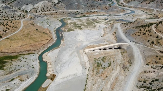 Altından Suların Aktığı Tarihi Köprü Sular Altında Kalacak