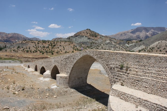 Altından Suların Aktığı Tarihi Köprü Sular Altında Kalacak