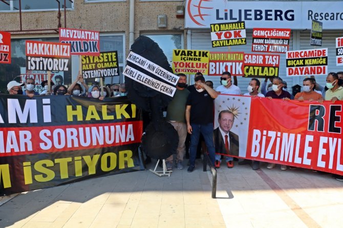 İ̇mar Planları İptal Edilen Mahalleliden Siyah Çelenkli Eylem