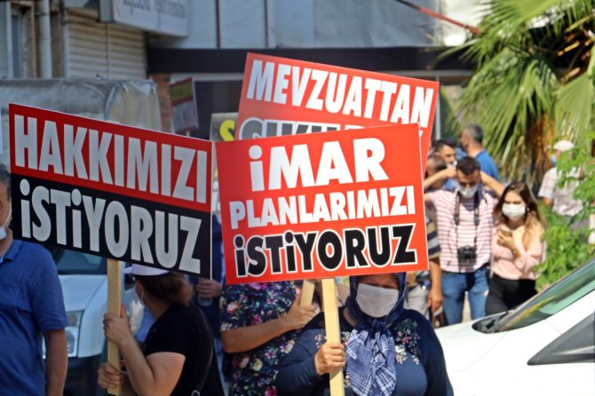 İ̇mar Planları İptal Edilen Mahalleliden Siyah Çelenkli Eylem