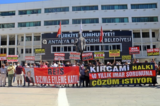 İ̇mar Planları İptal Edilen Mahalleliden Siyah Çelenkli Eylem