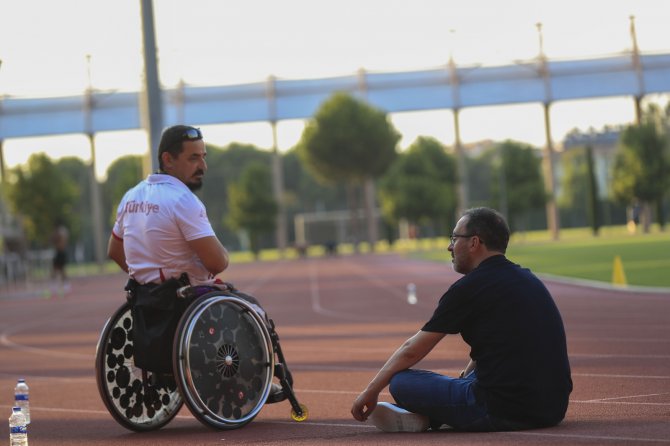 Bakan Kasapoğlu’ndan Tokyo 2020’ye Hazırlanan Milli Sporculara Destek Ziyareti