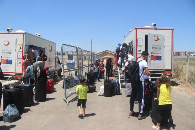 Suriyelilerin Vatan Hasreti Sıcaklık Dinlemiyor