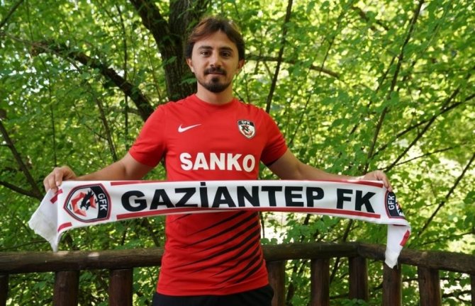 Denizlispor’un Başarılı Oyuncusu Recep Niyaz, Gaziantep Fk İle Sözleşme İmzaladı