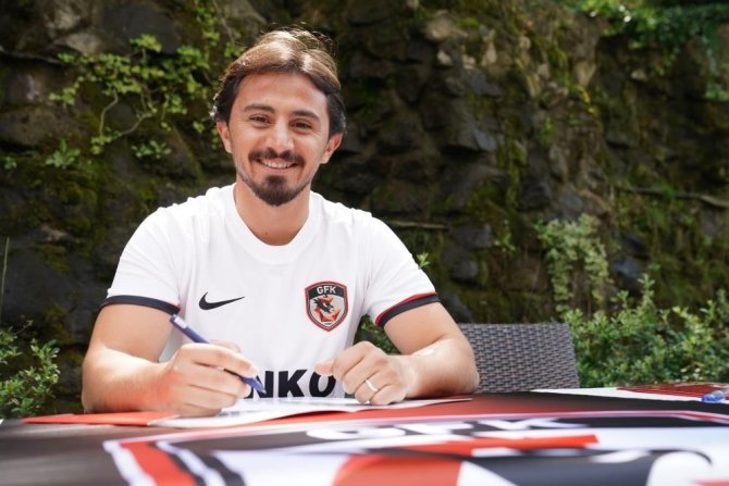Denizlispor’un Başarılı Oyuncusu Recep Niyaz, Gaziantep Fk İle Sözleşme İmzaladı