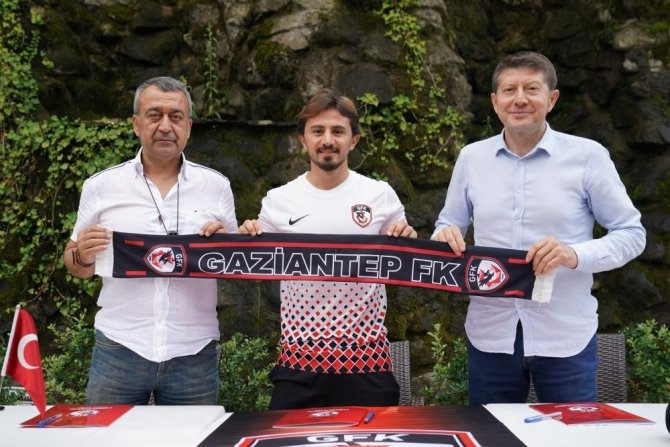 Denizlispor’un Başarılı Oyuncusu Recep Niyaz, Gaziantep Fk İle Sözleşme İmzaladı