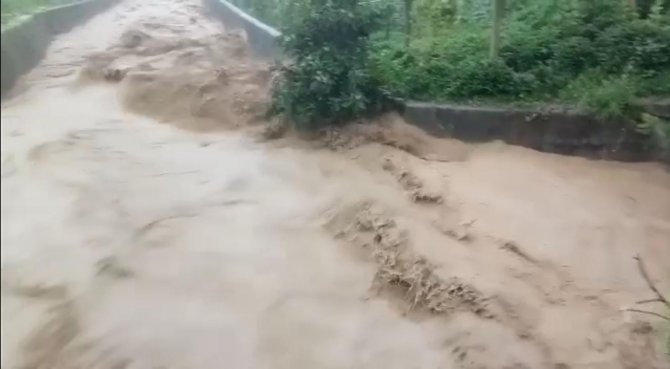 Şiddetli Yağış Rize’yi Etkisi Altına Aldı