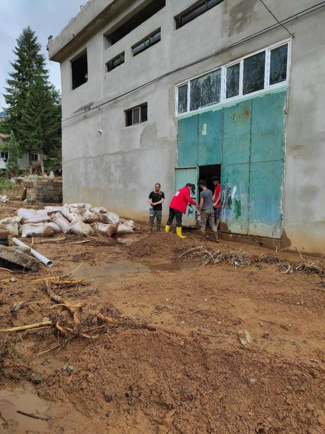 Kızılay Rize’de Selden Etkilenen Vatandaşlar İçin Teyakkuzda