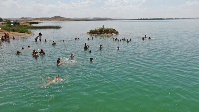 Sivas’ta Antalya Plajlarını Aratmayan Görüntüler