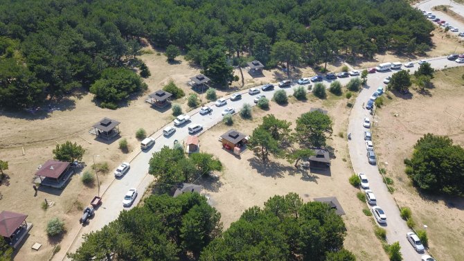 Sıcaktan Bunalan Manisa Ve İ̇zmirliler Spil’e Akın Etti