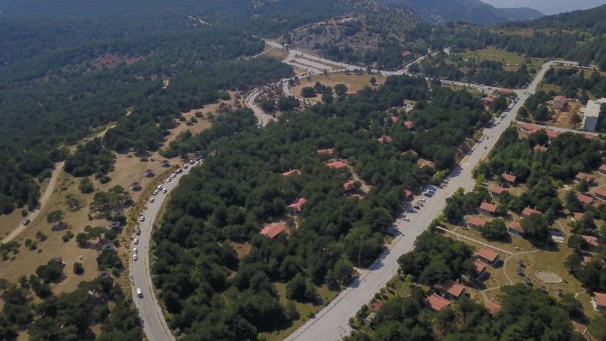 Sıcaktan Bunalan Manisa Ve İ̇zmirliler Spil’e Akın Etti
