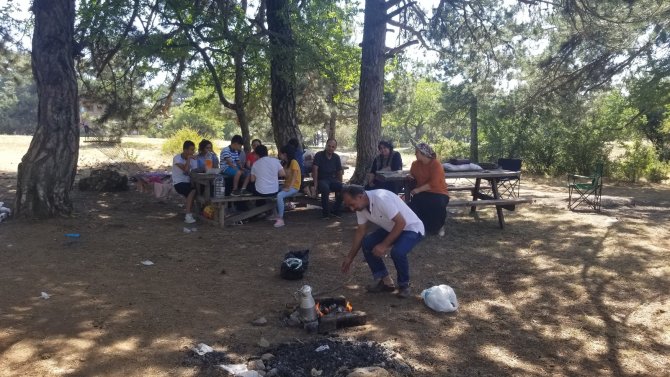Sıcaktan Bunalan Manisa Ve İ̇zmirliler Spil’e Akın Etti