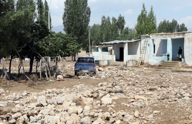 Van’da Selden Etkilenen Mahallelerde Çalışmalar Sürüyor