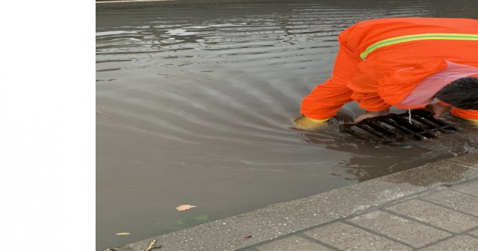Kosova’da Cadde Ve Sokaklar Göle Döndü