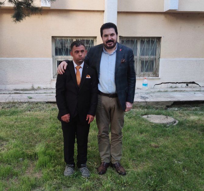 Ağrı Belediye Başkanı Sayan’dan Down Sendromlu Vatandaşa Bayram Sürprizi