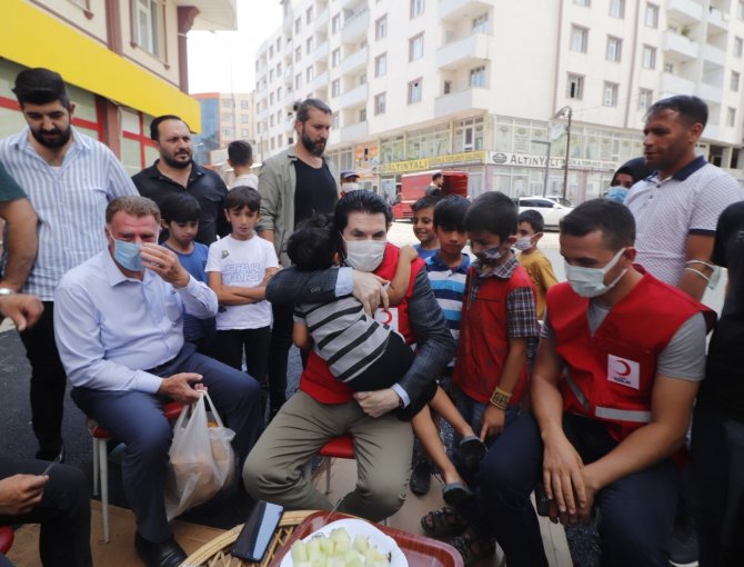 Ağrı Belediye Başkanı Sayan’dan Down Sendromlu Vatandaşa Bayram Sürprizi