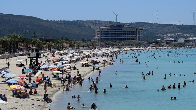 Çeşme’ye Tatilci Akını Devam Ediyor
