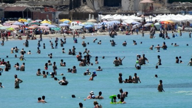 Çeşme’ye Tatilci Akını Devam Ediyor