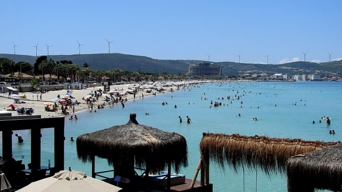 Çeşme’ye Tatilci Akını Devam Ediyor