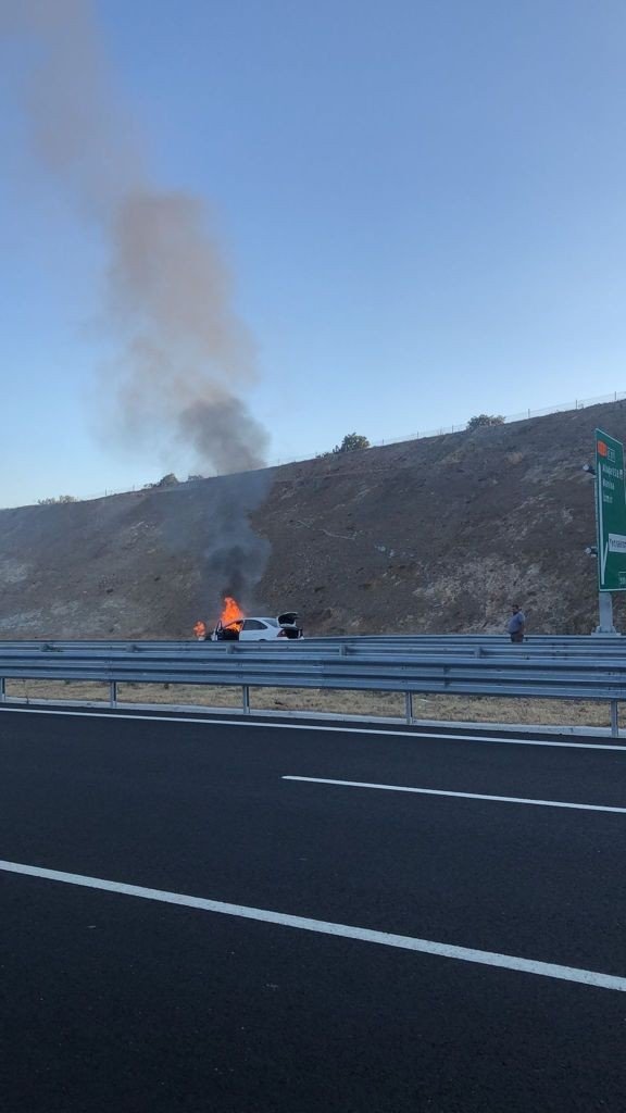 İ̇zmir’de Yolcu Otobüsü Alev Alev Yandı
