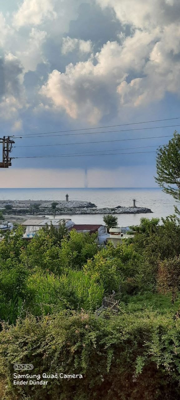Tekkeönü Sahilinde Hortum Oluştu