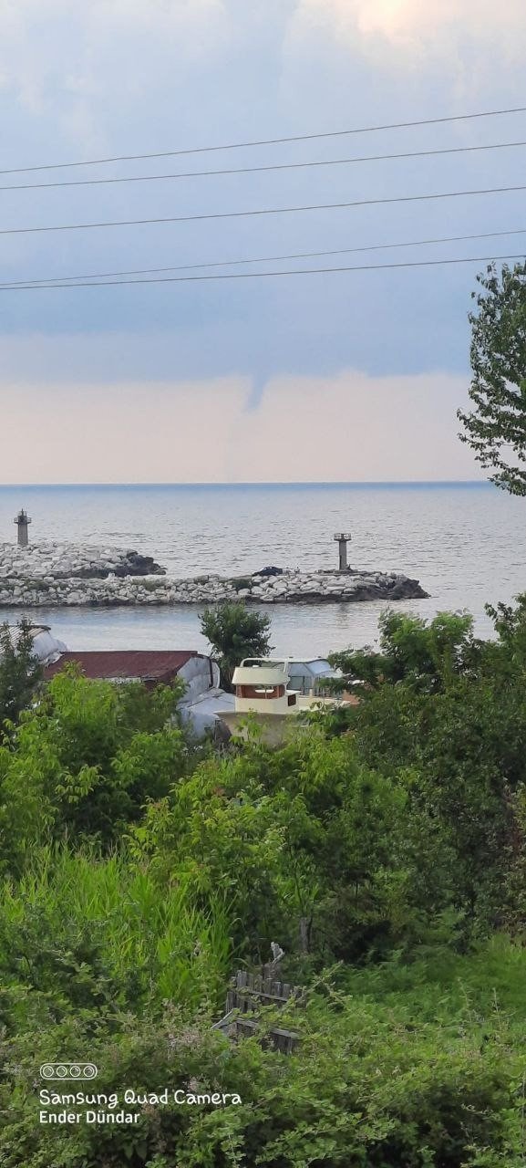Tekkeönü Sahilinde Hortum Oluştu