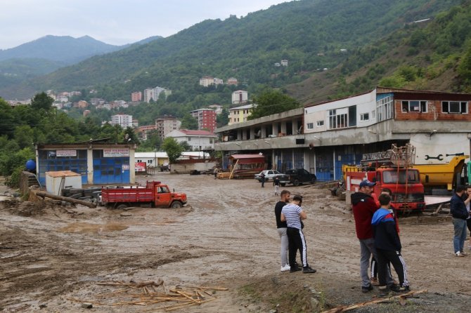 İ̇çişleri Bakanı Süleyman Soylu Selden Etkilenen Artvin’in Murgul İlçesinde İncelemelerde Bulundu